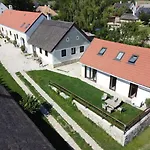 Appartement Nemespecsely Udvarhaz