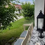 Nemespecsely Udvarhaz Appartement Pécsely