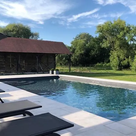 شقة Nemespecsely Udvarhaz Pécsely