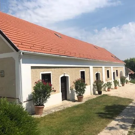 Appartamento Nemespécsely Udvarház