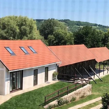 Nemespécsely Udvarház * Pécsely