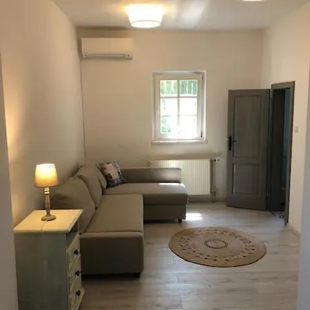 Nemespécsely Udvarház * Pécsely