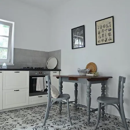Nemespecsely Udvarhaz Apartment