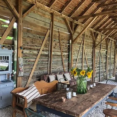 شقة Nemespecsely Udvarhaz *