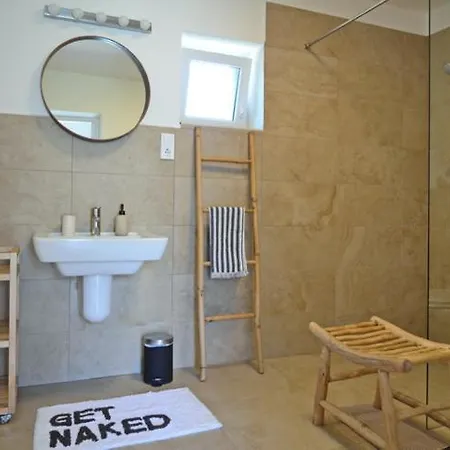 Nemespecsely Udvarhaz * Pécsely