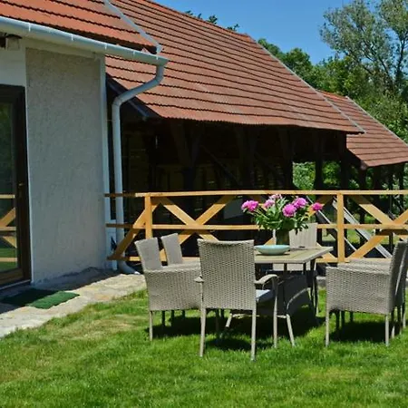 Nemespecsely Udvarhaz *