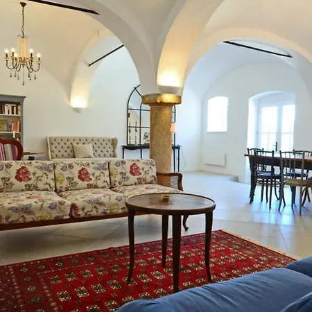 Nemespecsely Udvarhaz شقة