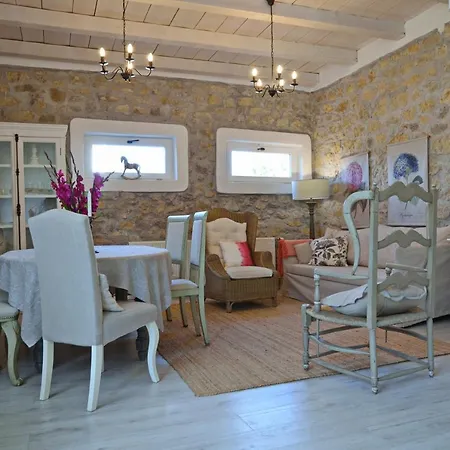 Nemespecsely Udvarhaz Apartment *