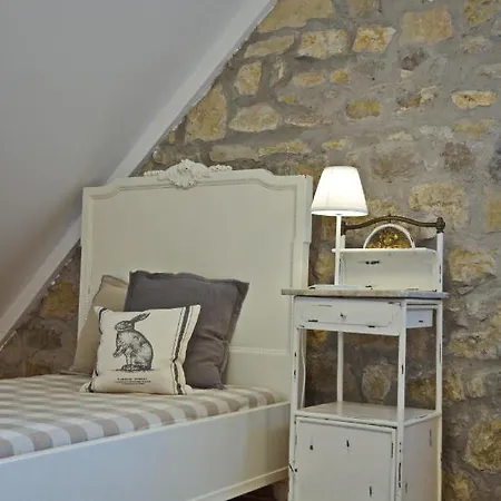 Nemespecsely Udvarhaz شقة