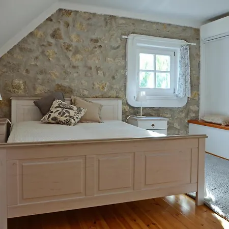 شقة Nemespecsely Udvarhaz Pécsely