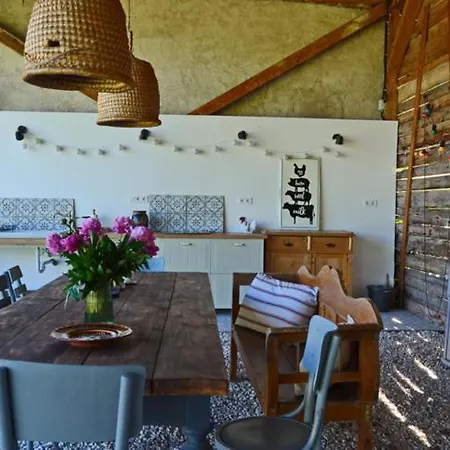 شقة Nemespecsely Udvarhaz *