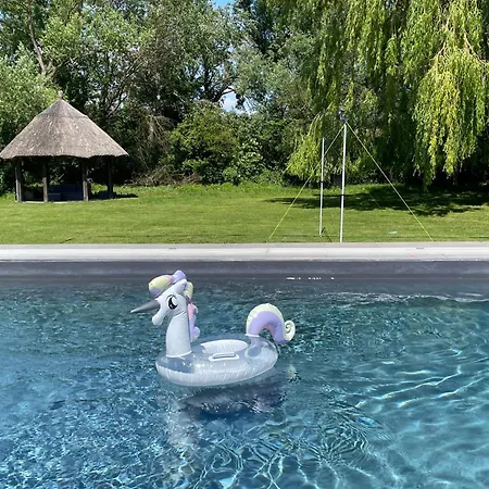 شقة Nemespecsely Udvarhaz *