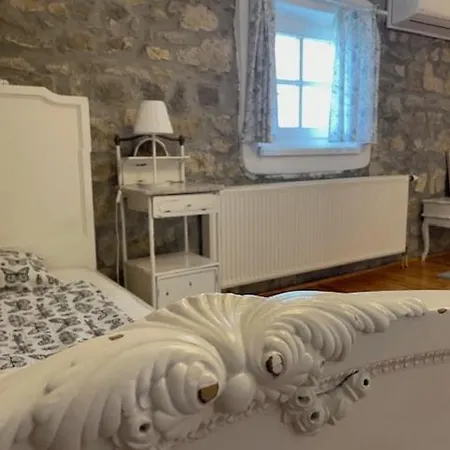 شقة Nemespecsely Udvarhaz *