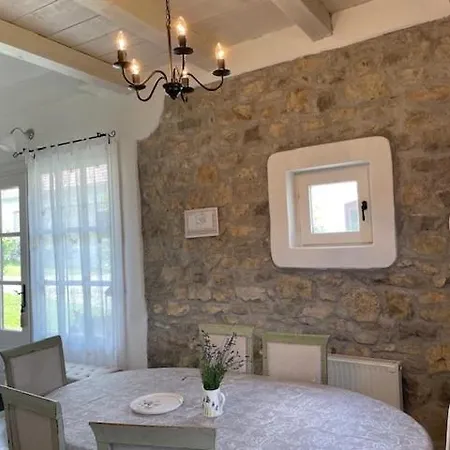 Nemespecsely Udvarhaz Pécsely