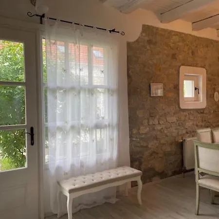 Nemespecsely Udvarhaz * Pécsely