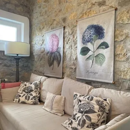 Nemespecsely Udvarhaz * Pécsely