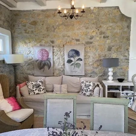 شقة Nemespecsely Udvarhaz