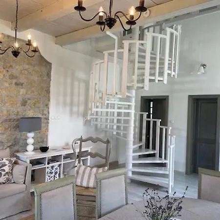 Nemespecsely Udvarhaz شقة *