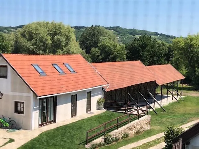 Nemespecsely Udvarhaz * Pécsely