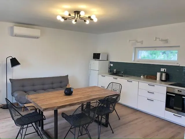 Apartament Nemespecsely Udvarhaz *