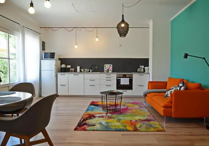 Nemespécsely Udvarház * Pécsely